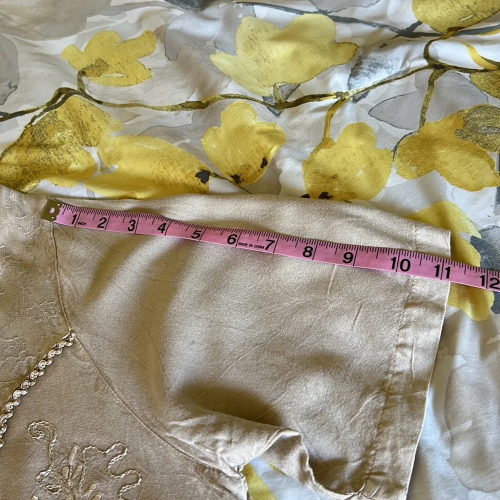 FLOWER | NWT | TOP | LARGE | BOHO | DRESSY | TAUPE
